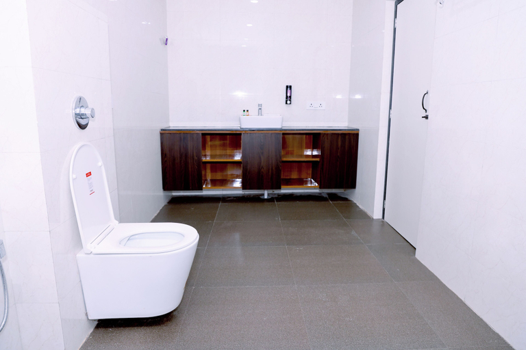 Bathroom 4, Grand Meridian Hotel & Restaurant, Murshidabad