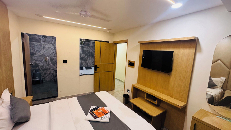 Room 5, Hotel sun town, Ahmadabad