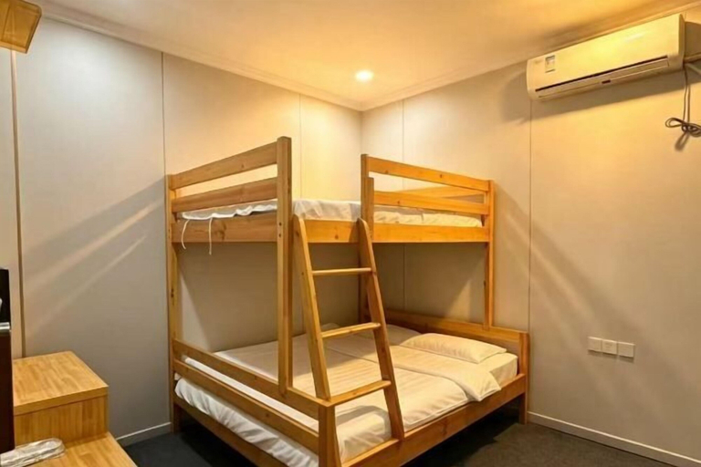 Bedroom 2, Dalian Mong Kok Express Hotel, Dalian