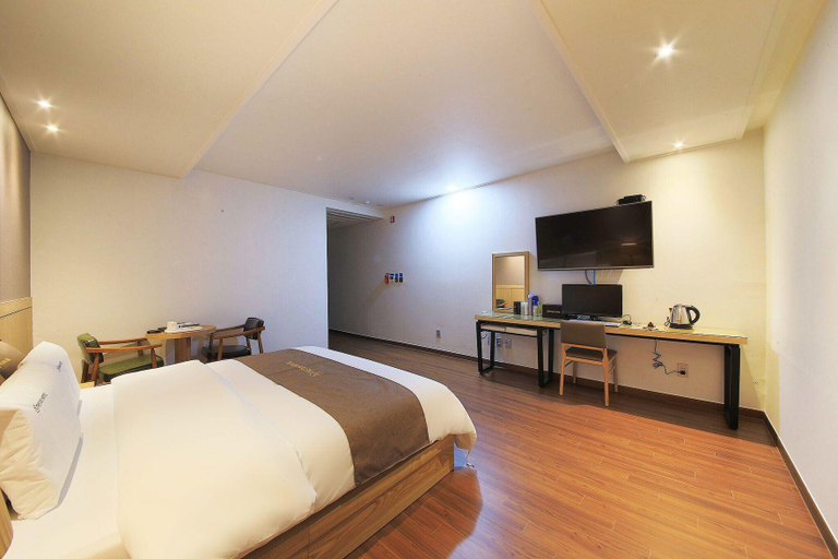 Bedroom 4, Dobong the Day Hotel, Dobong