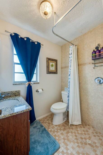 Interior 2, Large Pool Home & Blocks Away From the Beach!, Volusia