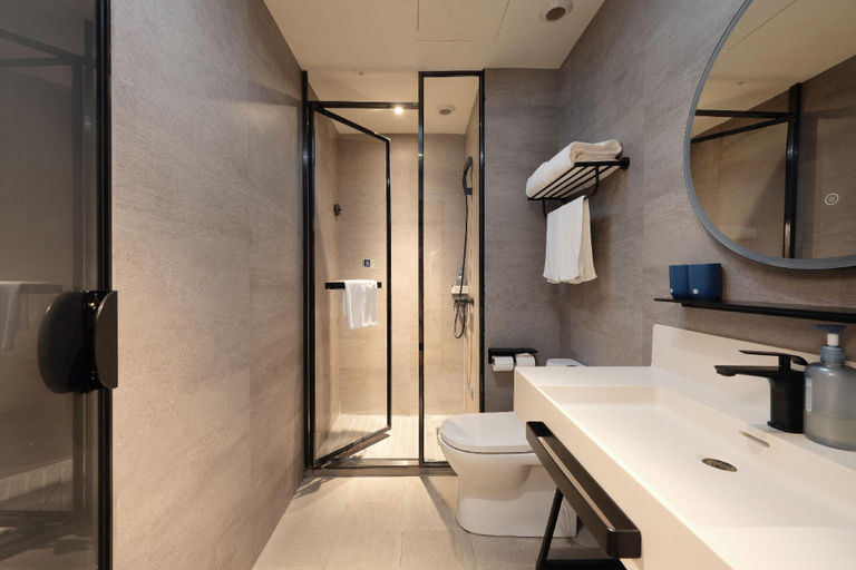 Bathroom 4, Hanting Hotel (Shanghai Pudian Road Metro Station), Shanghai