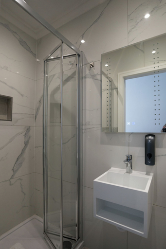 Bathroom 4, MSK Elite, London