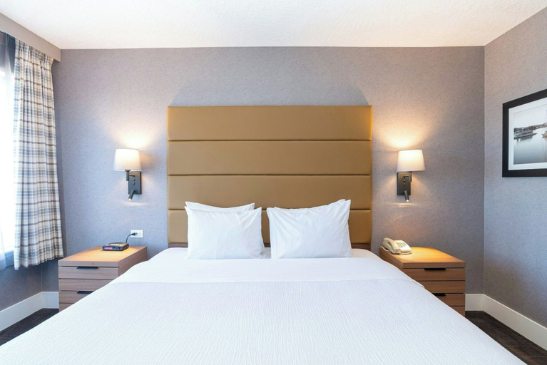 Bedroom 3, Sandman Hotel Victoria, Capital
