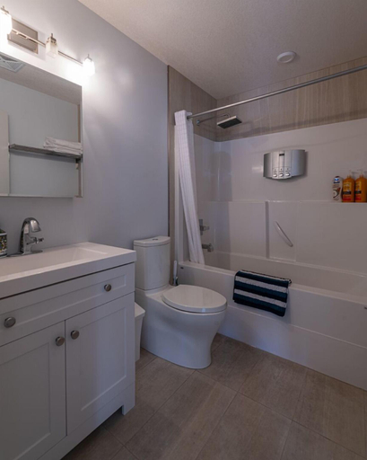 Bathroom 2, Private Hot Tub - 2 BR - Mountain View, Division No. 15