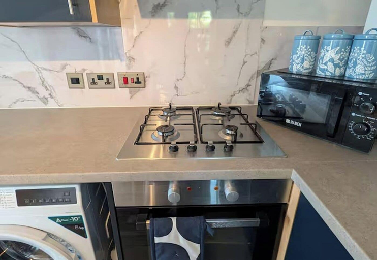 Private kitchen 4, 1 Bed Georgian Apartment - Garden - Pets Welcome, Shropshire
