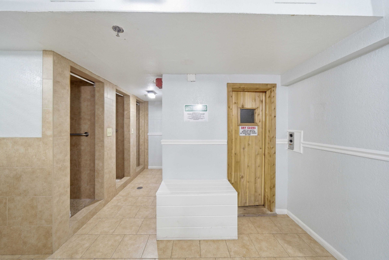 Interior 3, Summit 625, Bay