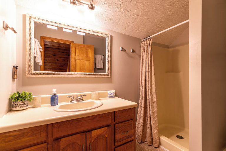 Interior 4, Heavens Hideaway, Wilkes