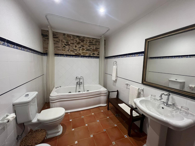 Bathroom 3, Casa Benaxo Ribeira Sacra, Lugo