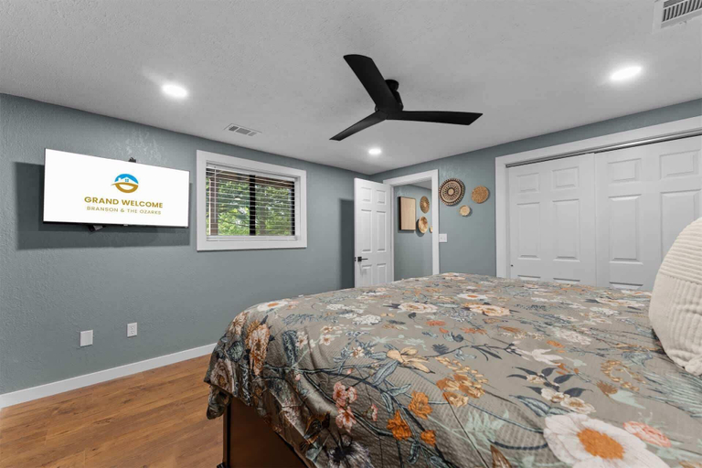 Room 5, Ozark Skyline Retreat, Stone