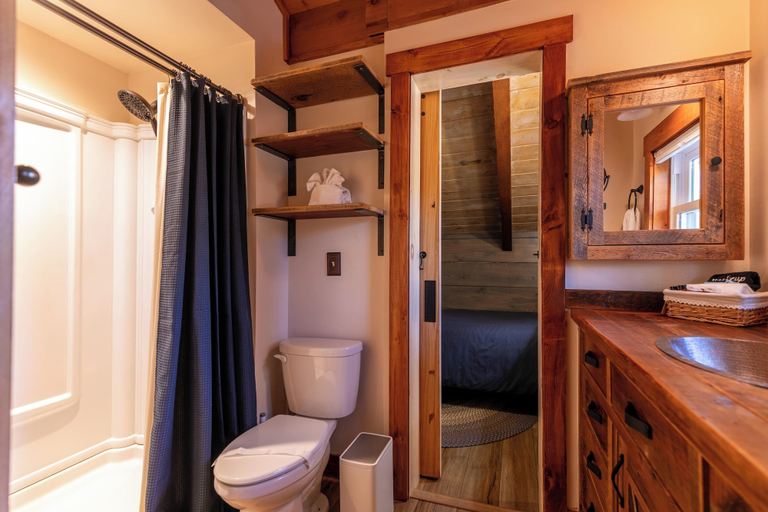 Interior 5, Land Harbor Lodge, Avery