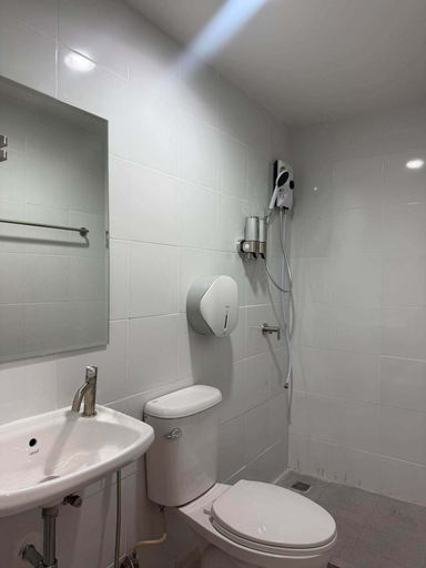 Bathroom 3, Via Si Phraya, Bang Rak