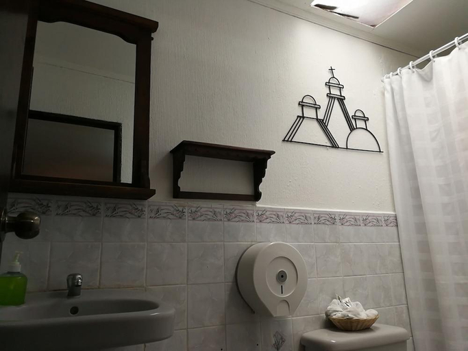 Bathroom 3, Posada Dona Luisa, Antigua Guatemala