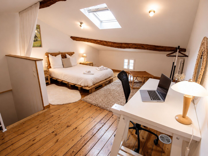 Bedroom 3, Maison de Ville Confortable Avec Cour Intérieure, Charente