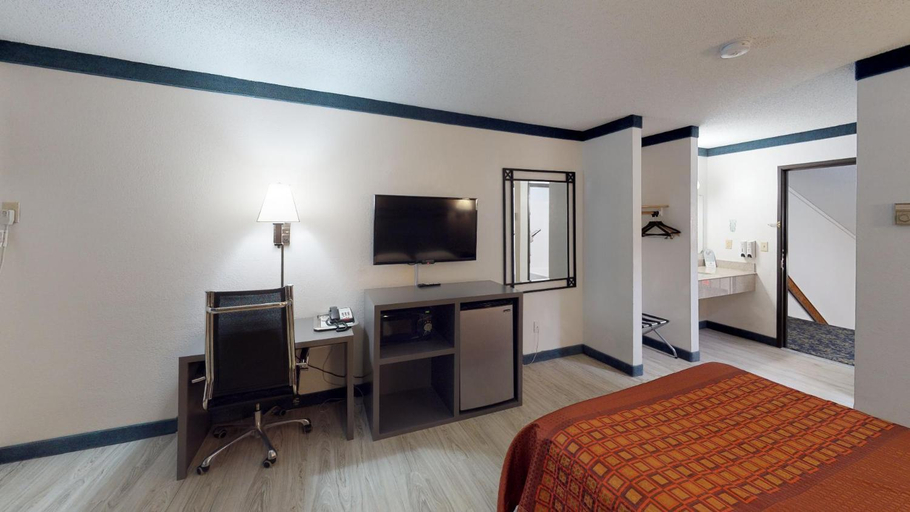 Bedroom 2, Waconia Inn and Suites, Carver