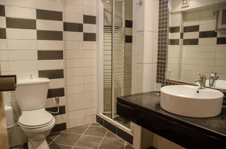 Bathroom, Palmyra, Ionian Islands