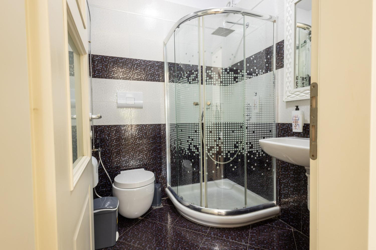 Bathroom 4, Britannia Resort & SPA, Vlorës