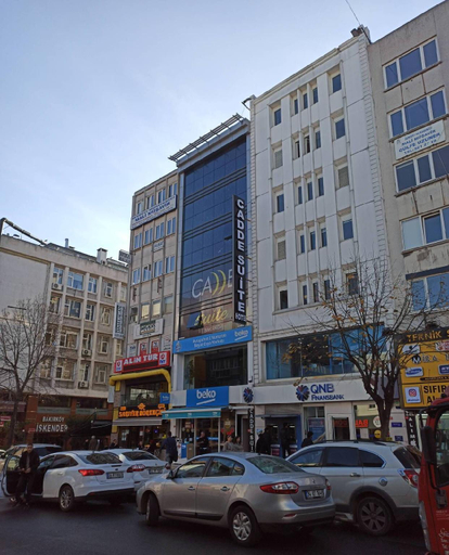Exterior & Views