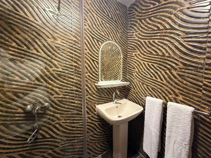 Bathroom 4, Gardenia pyramids Palace, Al-Ahram