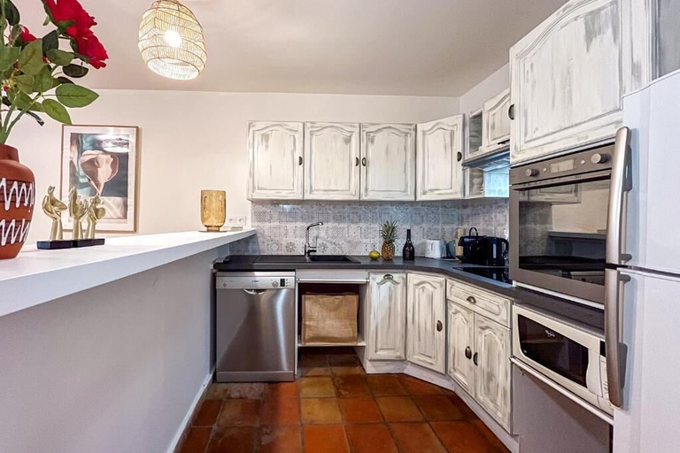 Others 3, Superbe appartement place des lices, Var