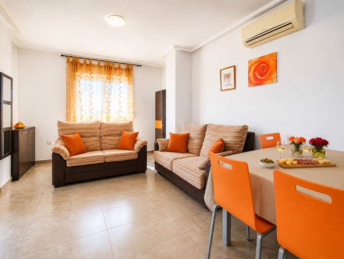Living room 2, Apt Near Center & Port, Alicante