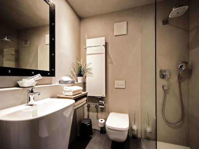 Others 4, Alexxanders Hotel & Boardinghouse, Restaurant, Chemnitz