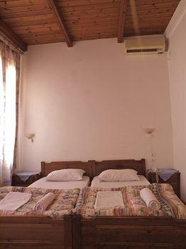 Others 4, To Diporto, Crete