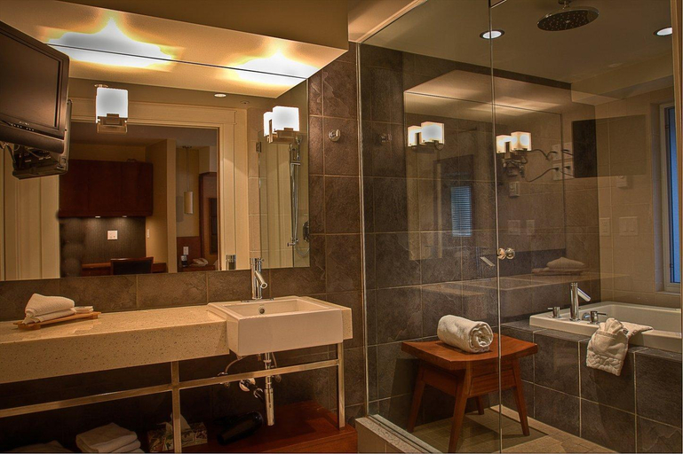 Bathroom 3, Hotel Penticton, Ascend Hotel Collection, Okanagan-Similkameen