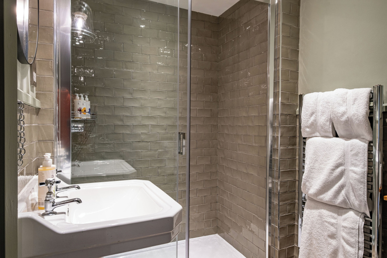 Bathroom 4, The Bell at Stow, Gloucestershire