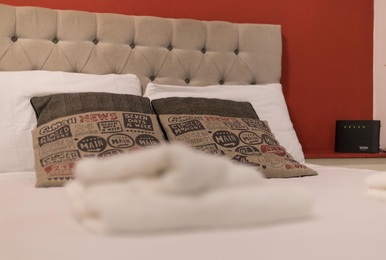 Bedroom 5, Lux Inn, Manchester