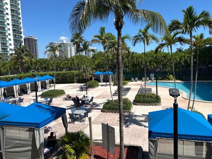 Sport & Beauty 4, Amazing Miami -Beach Condo Steps to Sand, Book Now!, Miami-Dade