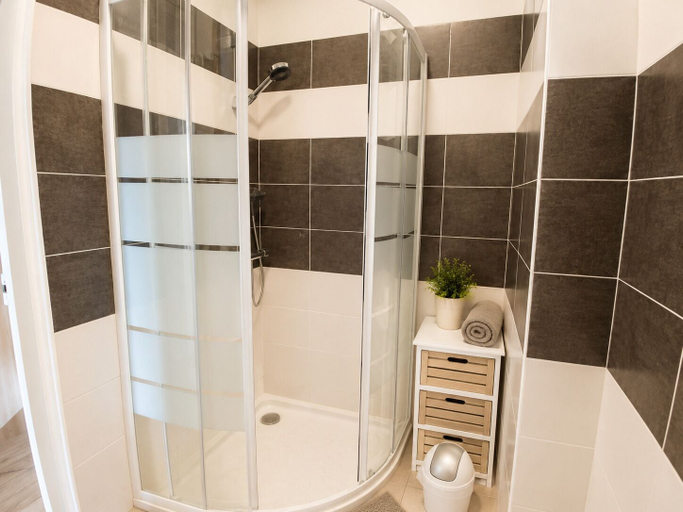 Bathroom 4, Maison de Ville Confortable Avec Cour Intérieure, Charente