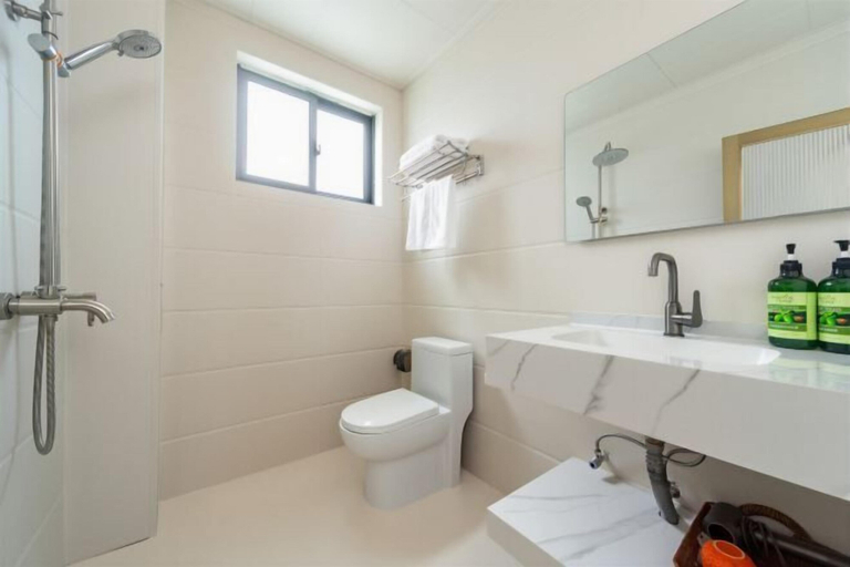 Bathroom 3, Waiting for You Inn, Dali Bai