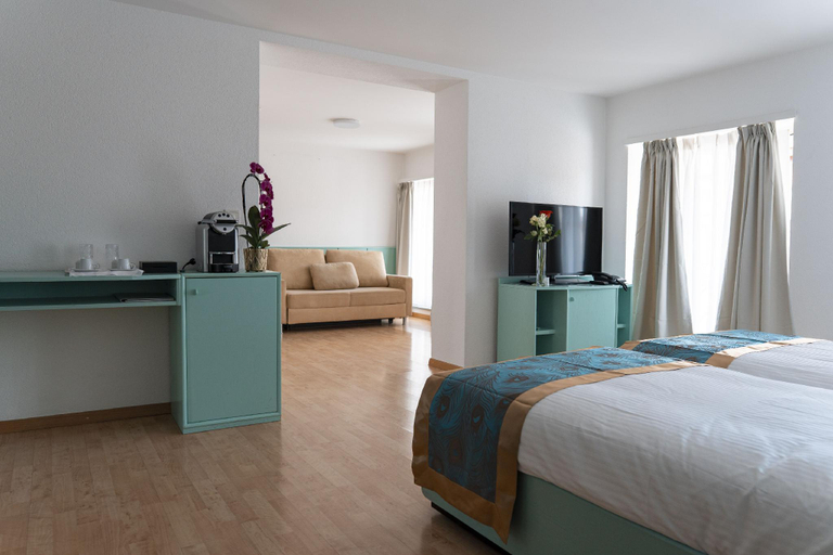 Bedroom 3, Swiss Hotel La Couronne, Broye-Vully