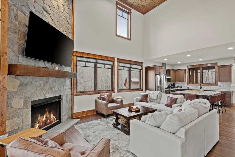 Interior 3, Cornerstone Cabin at Eagles Nest, Avery