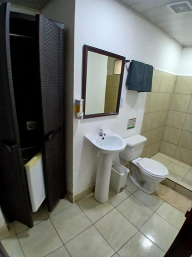 Bathroom 3, Jaco Lodge, Garabito