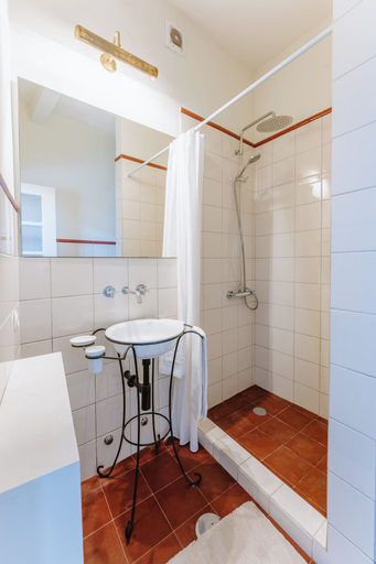 Bathroom 3, Galricho Heritage House, Murtosa