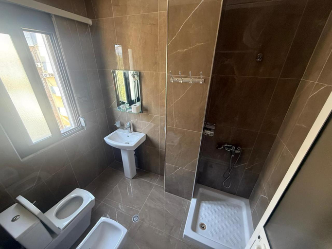 Bathroom, Hotel Italia, Kavajës