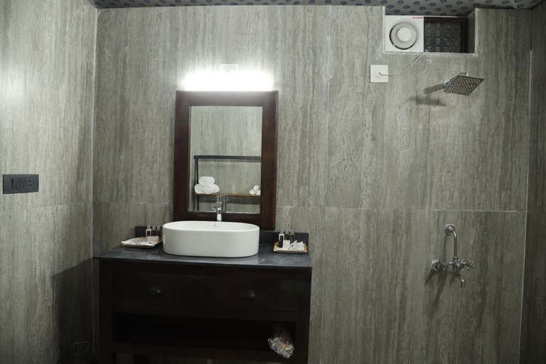 Bathroom 5, Statue of Unity - Tent City, Narmada