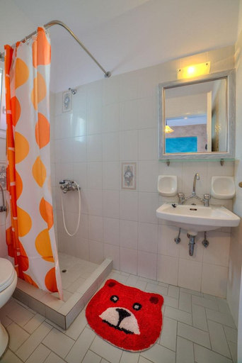 Bathroom 4, Anna Pension, South Aegean