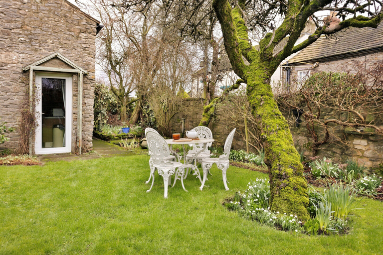 Garden 5, Grand Devon Country House for 15, North Yorkshire