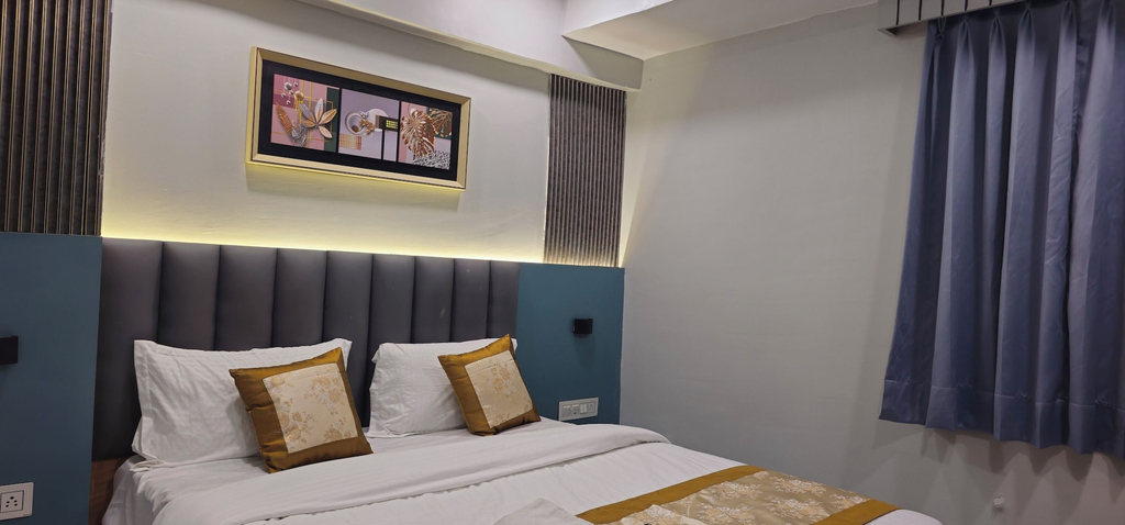 Room 4, Hotel Maan Palace, Ahmadabad