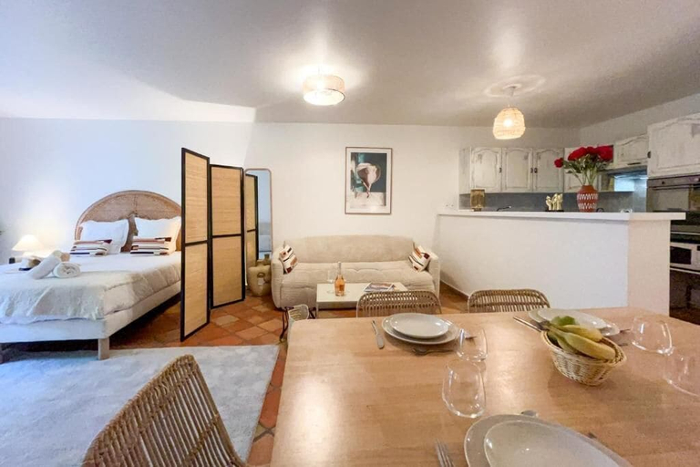 Bedroom, Superbe appartement place des lices, Var