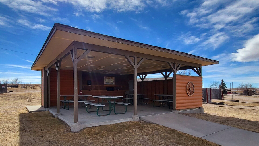 Outdoor dining 4, Cheyenne RV Resort, Laramie