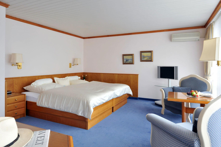 Bedroom 3, Badhotel Sternhagen, Cuxhaven