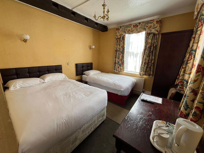 Bedroom 3, The Castle Hotel Tamworth, Staffordshire