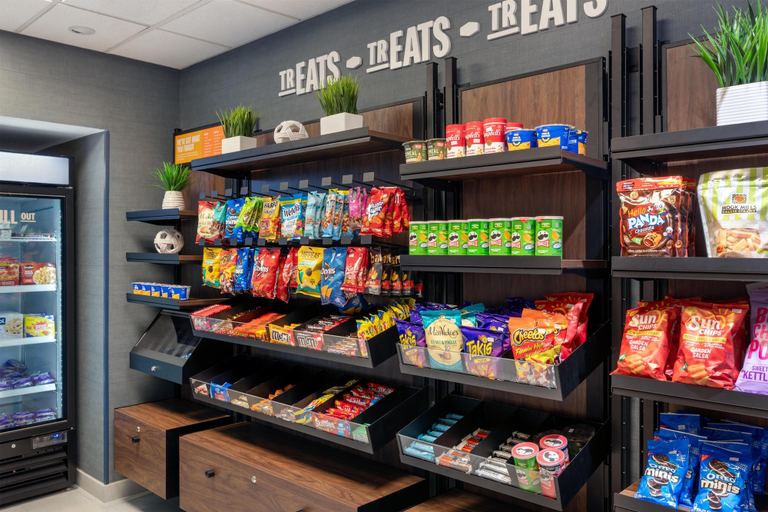 Food & Drinks 5, Hampton Inn & Suites Prattville, Elmore