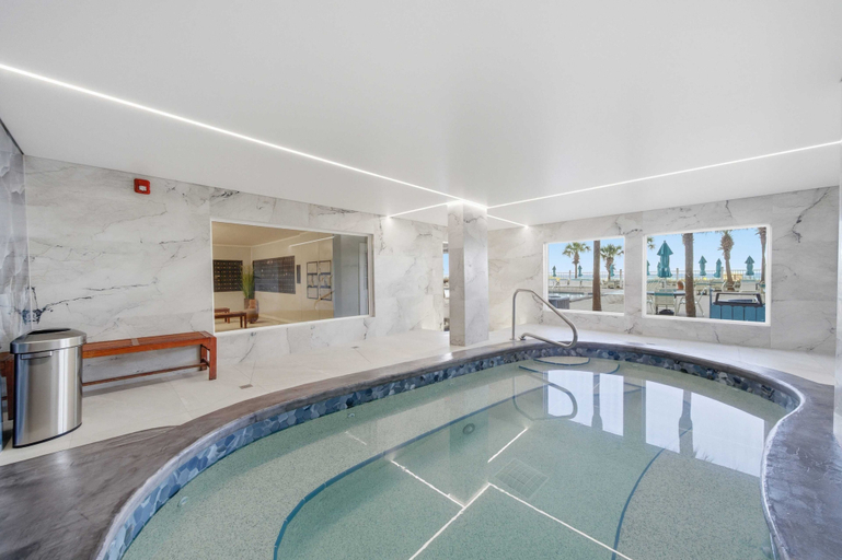 Interior 4, Summit 625, Bay