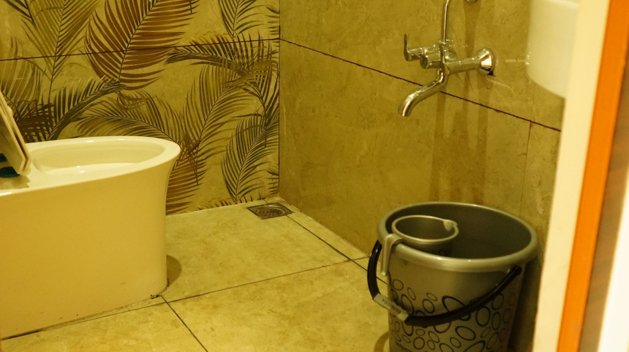 Bathroom 5, Vasu Inn - Rooms in Valparai, Coimbatore