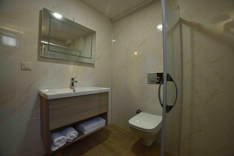 Bathroom 4, Li̇mnos Otel, Gökçeada